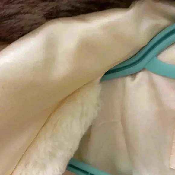 Faux fur vintage winter  coat with tree details - Picture 9 of 11